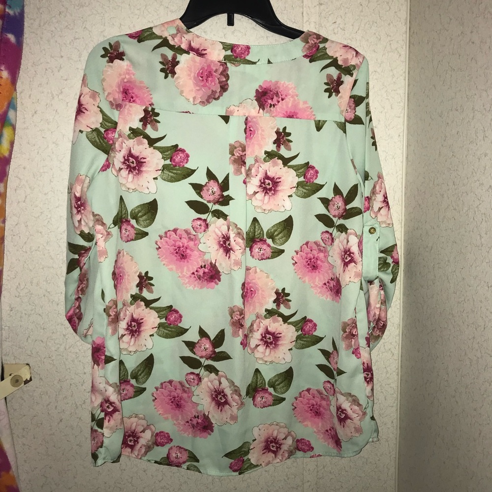 Women’s Top - Picture 5 of 5